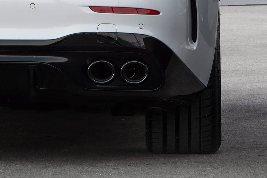 Mercedes-Benz AMG C43 Exhaust Pipe