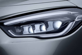 ಮರ್ಸಿಡಿಸ್ ಎಎಮ್‌ಜಿ ಜಿಎಲ್‌ಎ 35 35 headlight