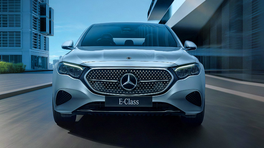 മേർസിഡസ് ഇ-ക്ലാസ് മുന്നിൽ കാണുക