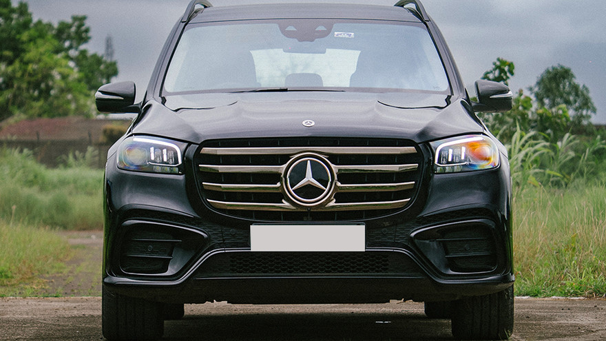 Mercedes-Benz GLS Front View Mercedes-Benz GLS Front View