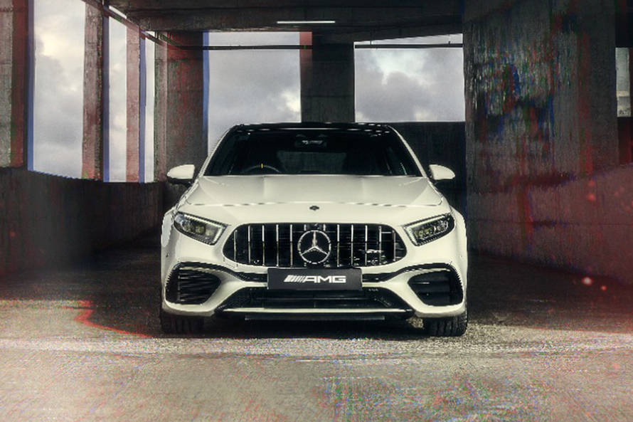 मर्सिडीज amg a45 एस रेनफोर्स्ड फ्रंट व्यू