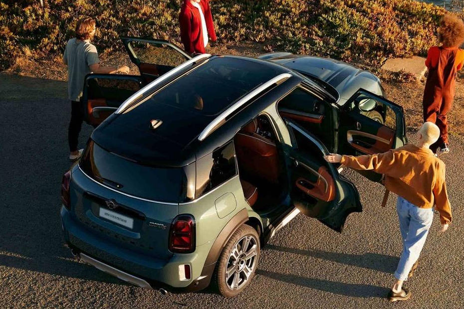 Mini Cooper Countryman Perspective View( Doors Open)