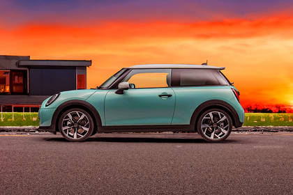 Left Side Kit | MINI COUNTRYMAN 2024