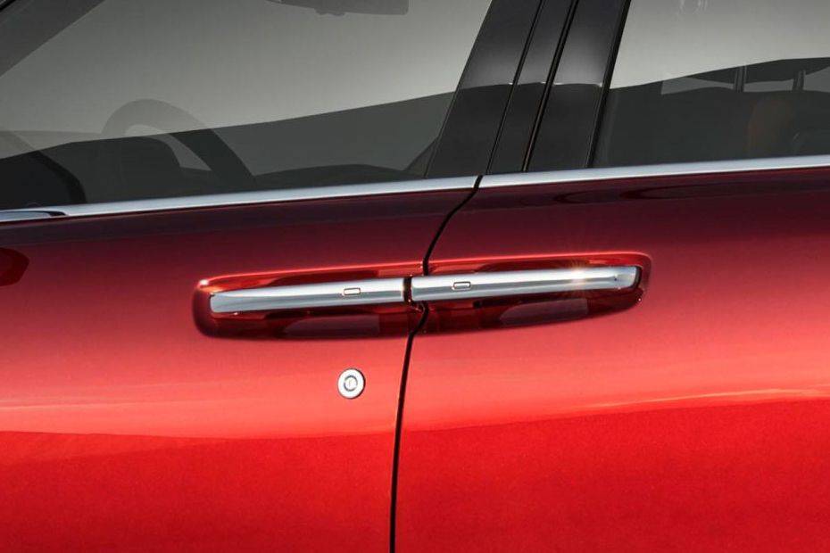 Rolls-Royce Cullinan Door Handle Image