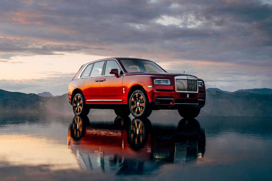 Rolls-Royce Cullinan Front Right View Image