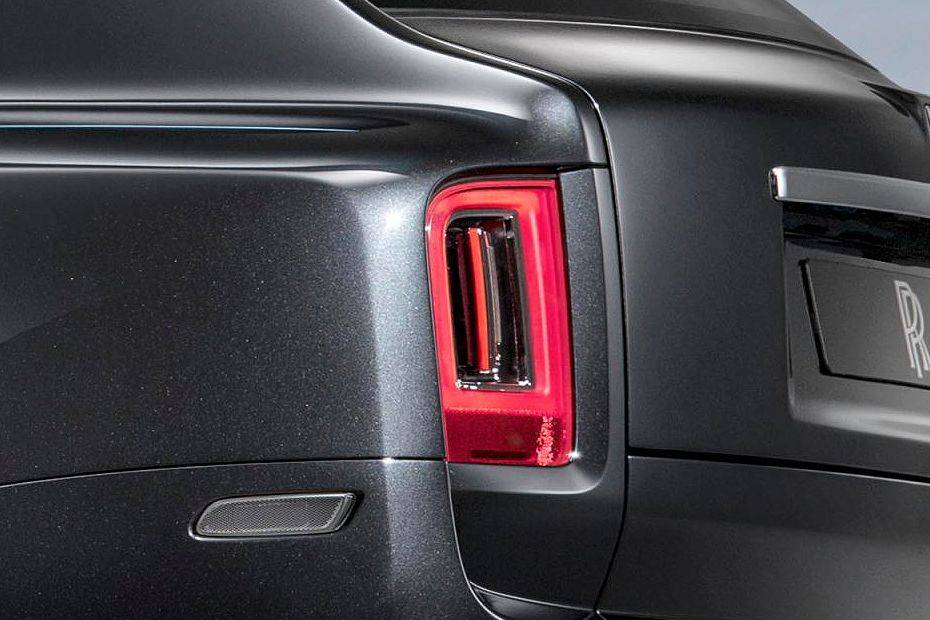 Rolls-Royce Cullinan Taillight Image