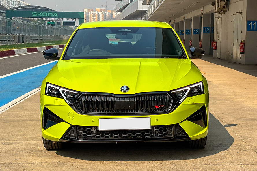 Skoda Octavia RS Front View