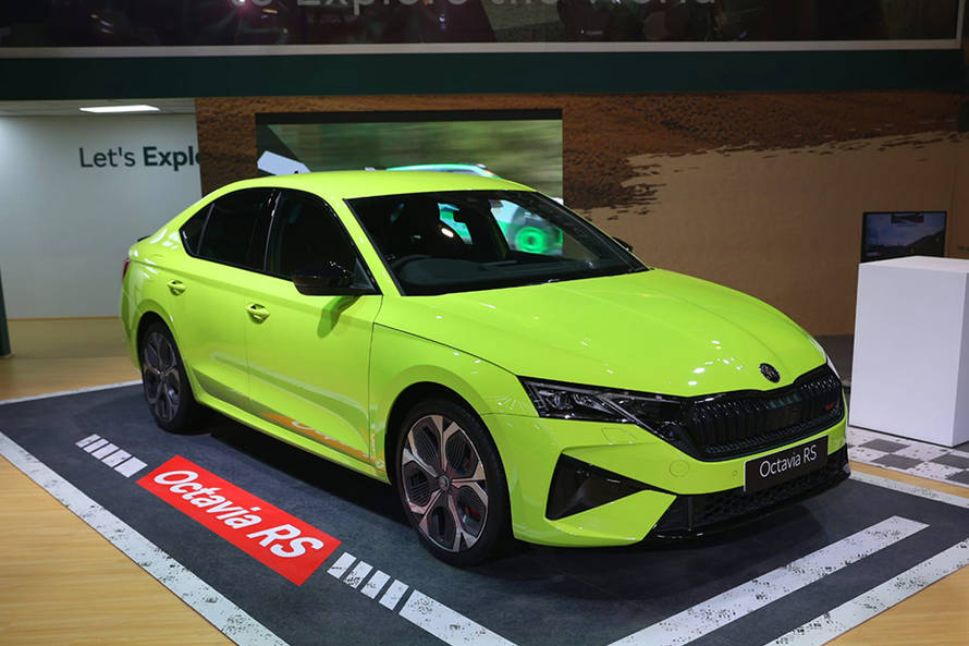 Skoda Octavia RS iV Front Left Side