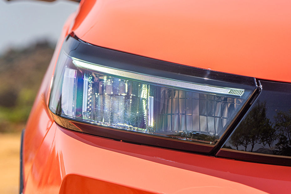 Tata Tiago Tiago facelift 2026 gets multi-reflector LED headlamps along with LED DRLs with auto on and off functionality