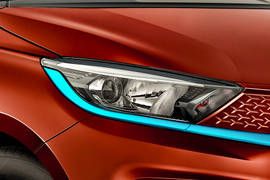 ടാടാ ടിയോർ ഇ.വി headlight