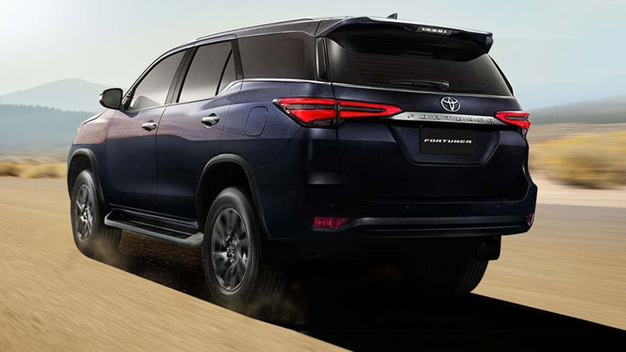 Toyota Fortuner Rear Left View
