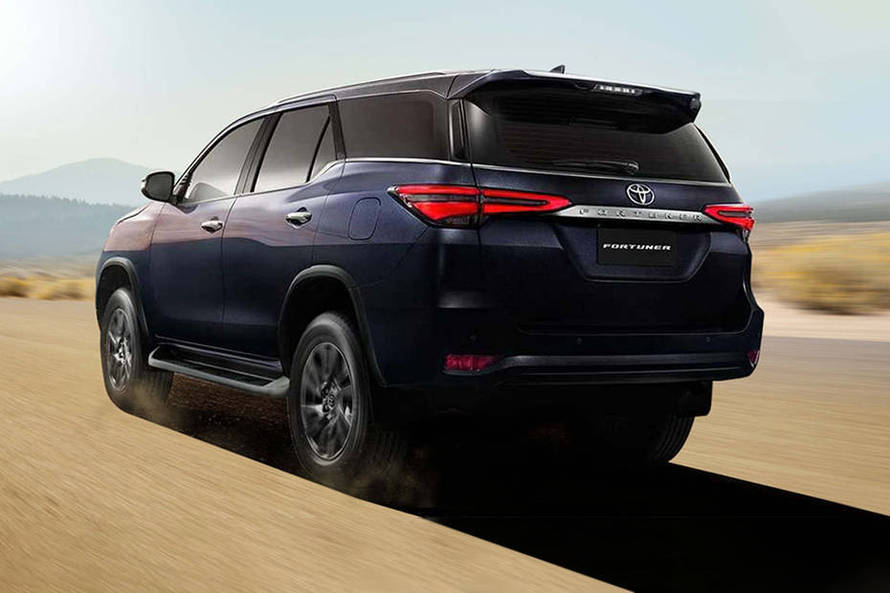 Toyota Fortuner Rear Left View