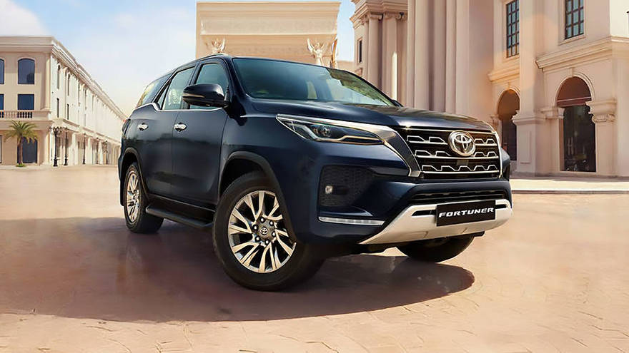 Toyota Fortuner Front Right Side View