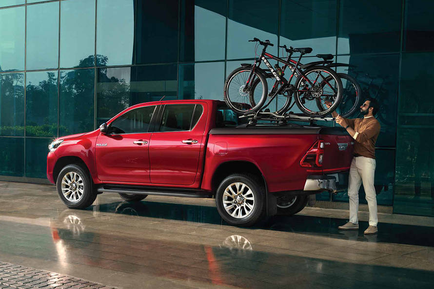 టయోటా hilux rear left వీక్షించండి