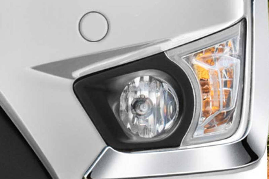 Toyota Innova Crysta Front Fog Lamp