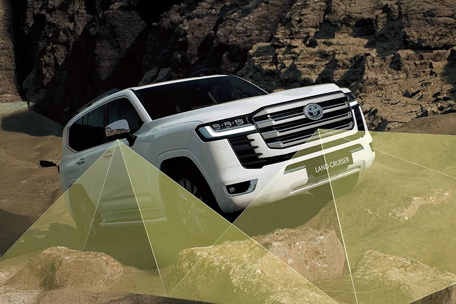 Toyota Land Cruiser 300 ZX On Road Price (Diesel), Features