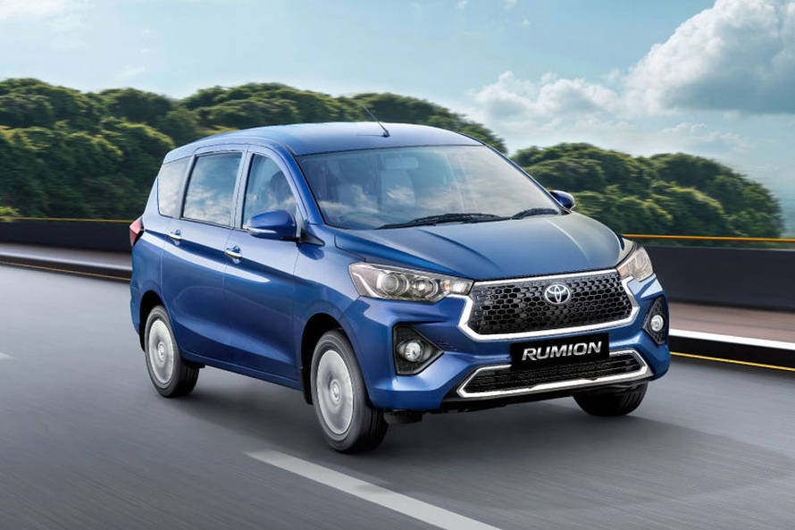 Toyota Rumion Front Right Side View