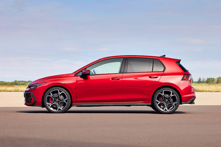 Volkswagen Golf GTI Side View (Left) 