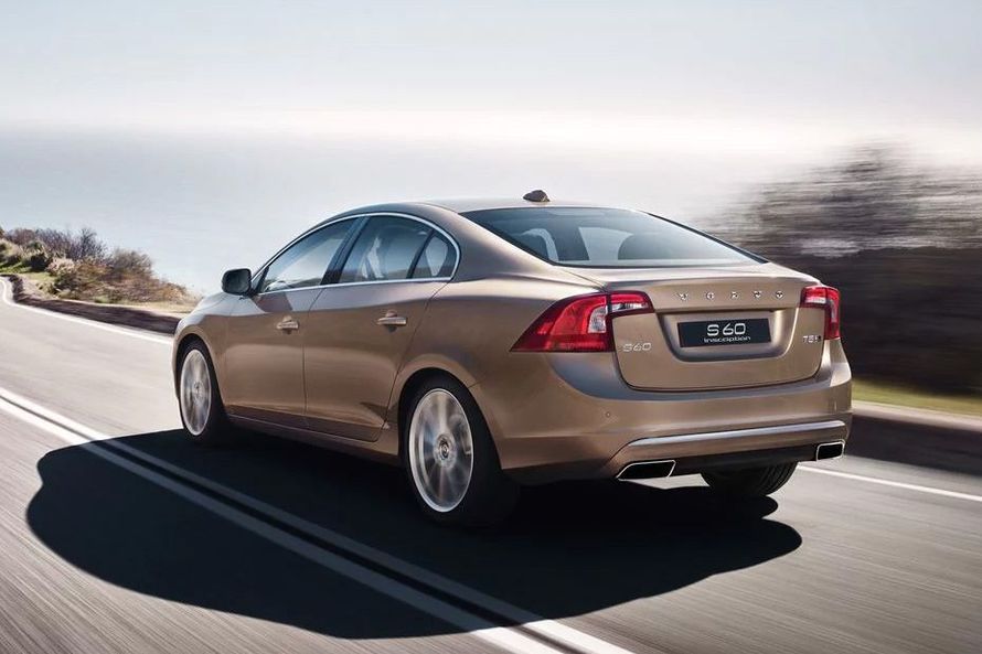 Volvo S60 2015-2020 Rear Left View Image