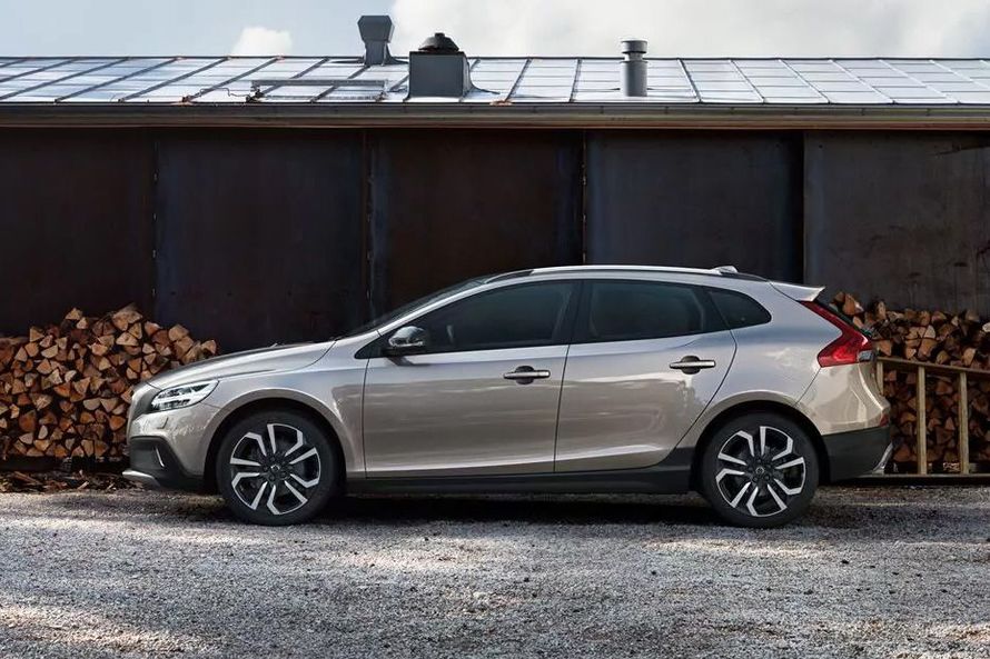 Volvo V40 Cross Country Side View (Left)  Image