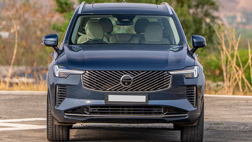 ವೋಲ್ವೋ XC90 ಮುಂಭಾಗ ನೋಡಿ