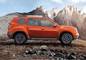 Renault Duster 2016-2019 The Duster gets beefed up wheel arches and black body cladding on the lower panels. This helps in making the car look rugged and SUV-like. The door side sill is black in all variants except the top of the line RxZ trim, which gets a satin chrome sill instead.