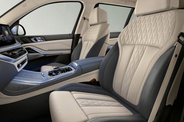BMW X7 Door view of Driver seat Image