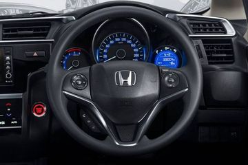 Honda Wrv 17 I Vtec Vx On Road Price Petrol Features Specs Images