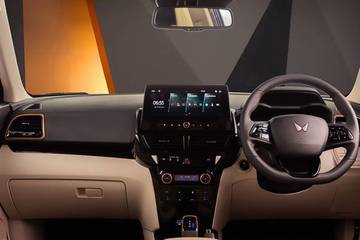 Mahindra XUV400 EV DashBoard Image