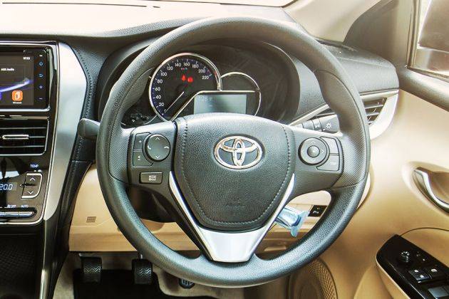 Toyota yaris deals steering wheel size