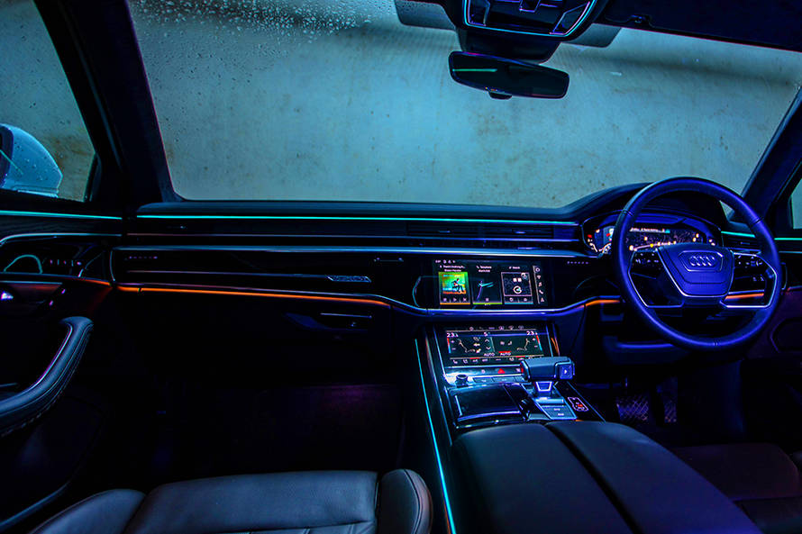 ഓഡി എ8 എൽ dashboard
