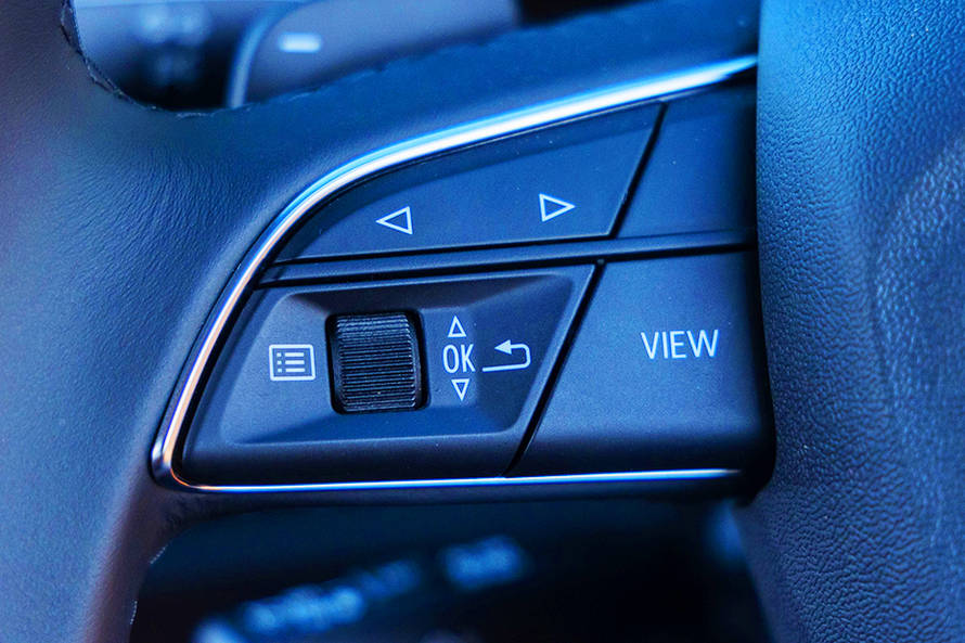 ऑडी क्यू3 स्टीयरिंग controls