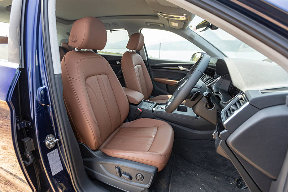 Audi Q5 Door view of Driver seat