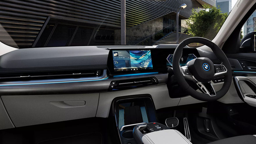 BMW X1 LWB Dashboard: Passenger's View BMW X1 LWB Dashboard: Passenger's View