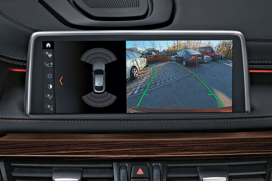 बीएमडब्ल्यू एक्स3 parking camera display