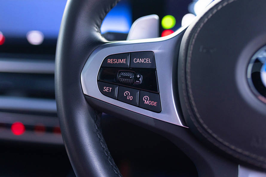 ബിഎംഡബ്യു എക്സ്7 steering controls