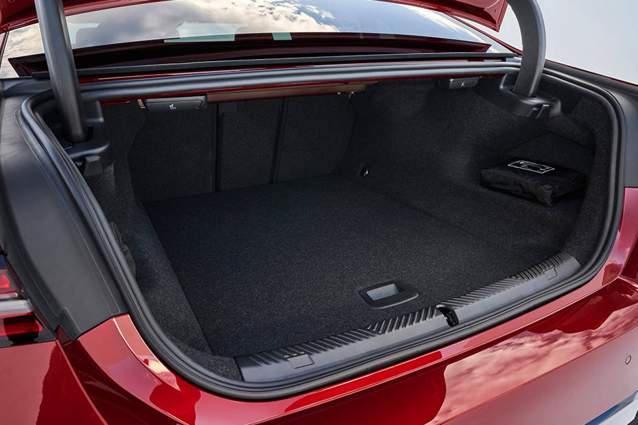 BMW i5 Open Trunk