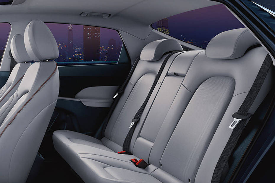 Hyundai Verna Rear Seats