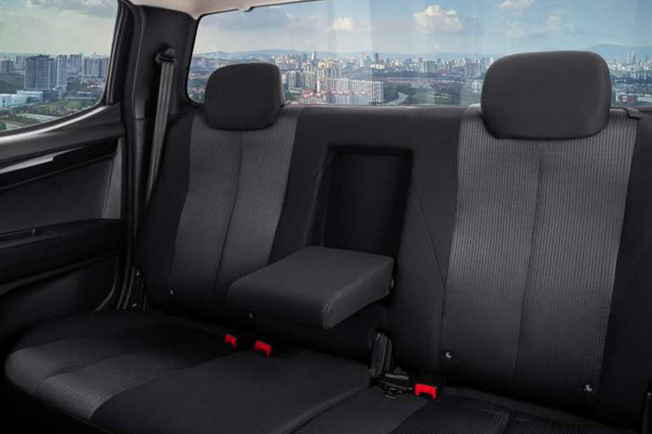 Isuzu S-CAB Z Rear Seats