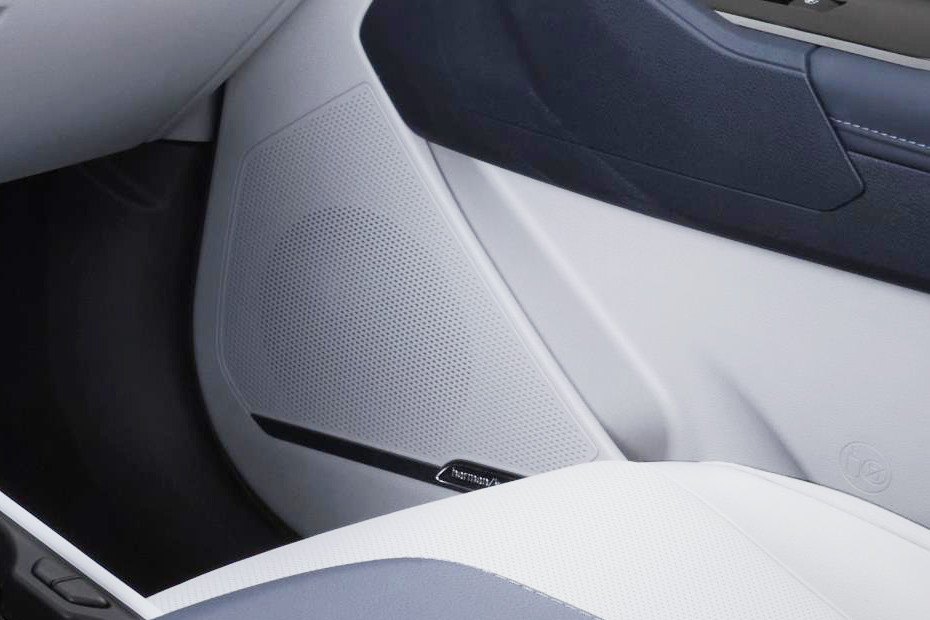 Kia Sportage Speakers Image by CarDekho