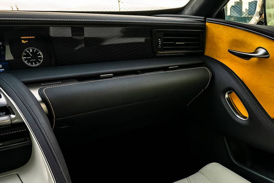 Lexus LC 500h Glovebox