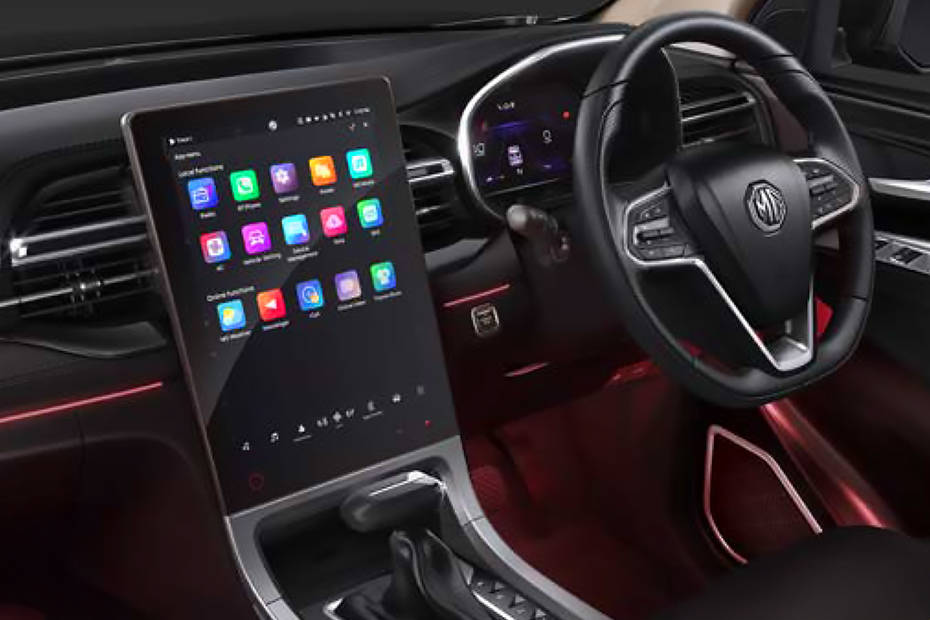 MG Hector Plus Right Corner Front View
