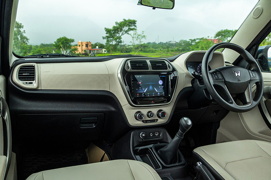 Mahindra Bolero Neo Dashboard: Passenger's View Mahindra Bolero Neo Dashboard: Passenger's View