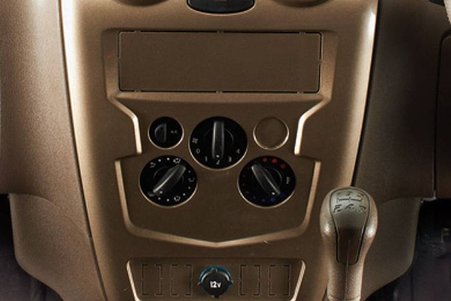 Mahindra Supro Sitting on the dashboard is Mahindra's HVAC system that takes care of ventilation, heating, and AC needs.