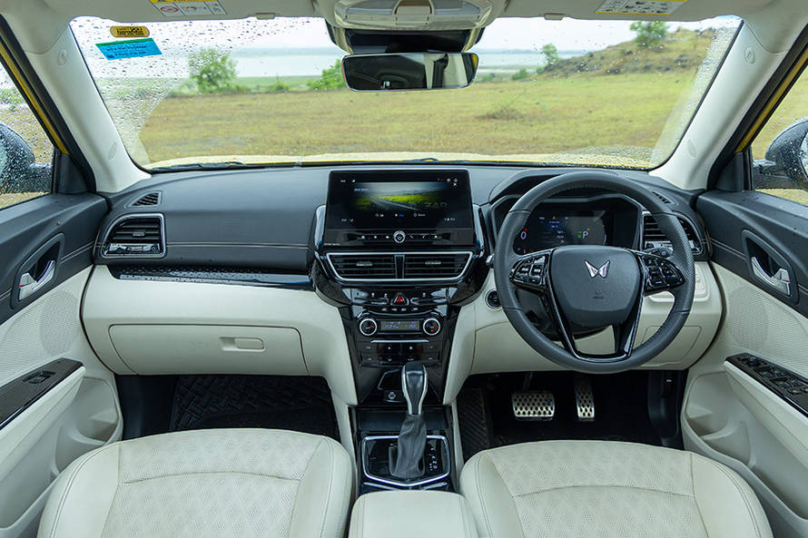 மஹிந்திரா எக்ஸ்யூவி 3xo dashboard