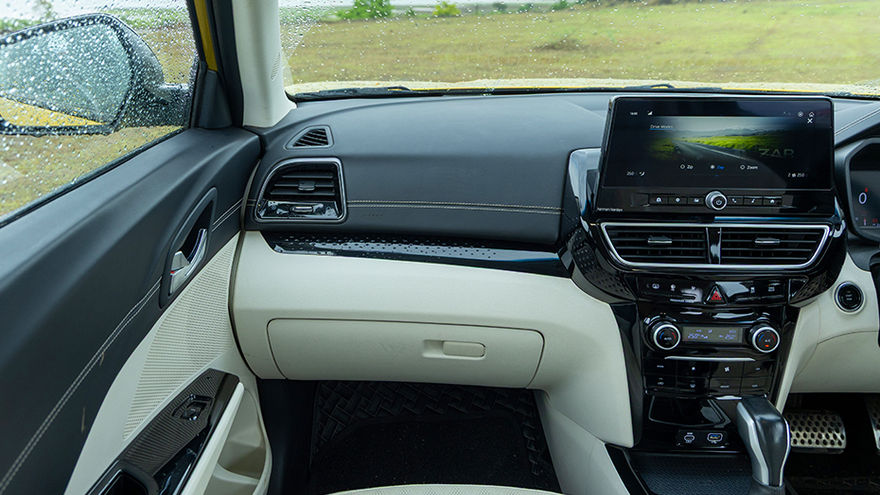 Mahindra XUV 3XO Dashboard: Passenger's View Mahindra XUV 3XO Dashboard: Passenger's View