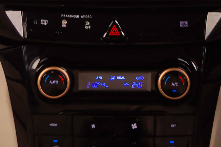 Mahindra XUV400 EV AC Controls