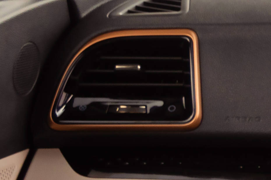 Mahindra XUV400 EV Front Air Vents