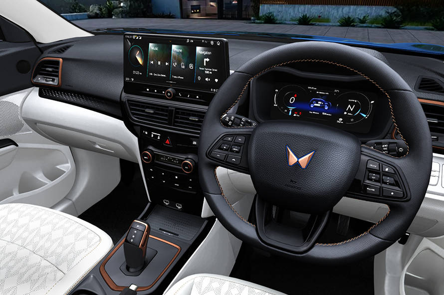 മഹേന്ദ്ര എക്‌സ് യു വി 400 ഇവി dashboard