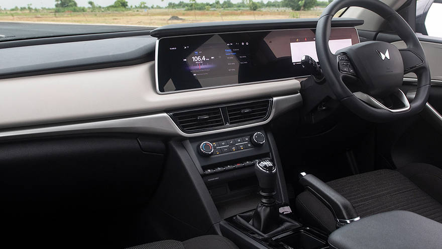 Mahindra XUV700 DashBoard